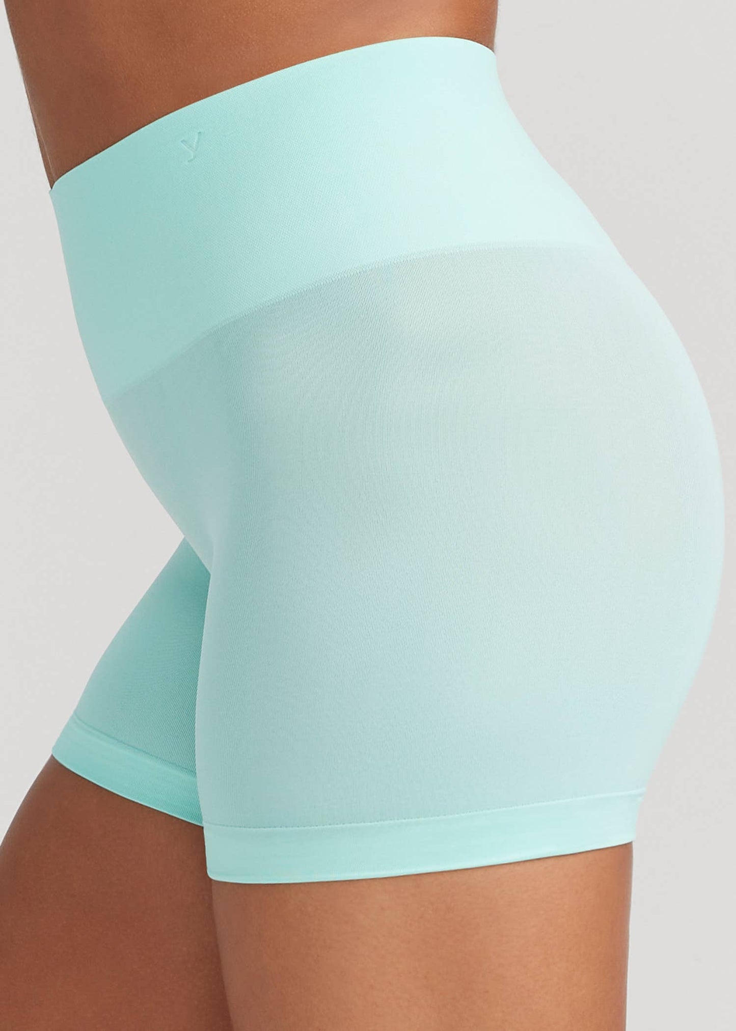 Yummie Ultralight Shaping Short - Seamless