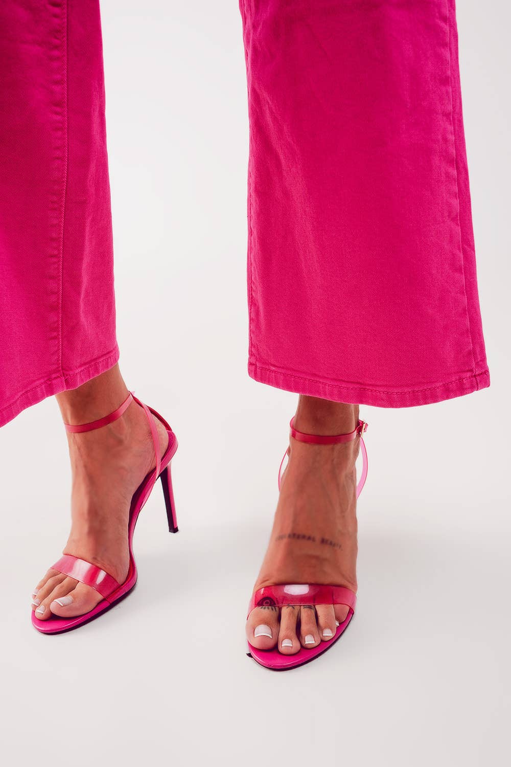 Q2 Cropped wide leg jeans in fushia