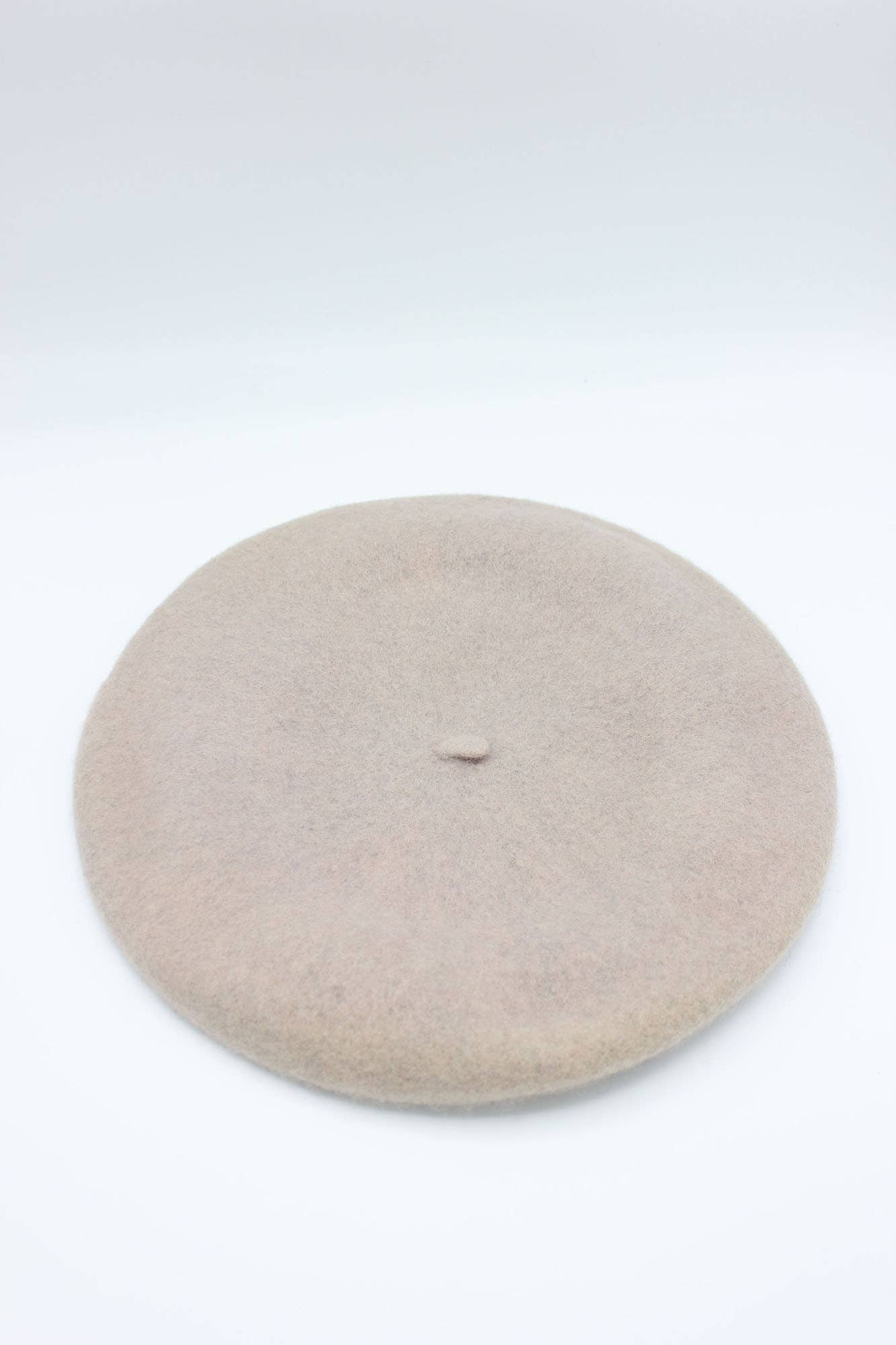 Classic beret in pure wool