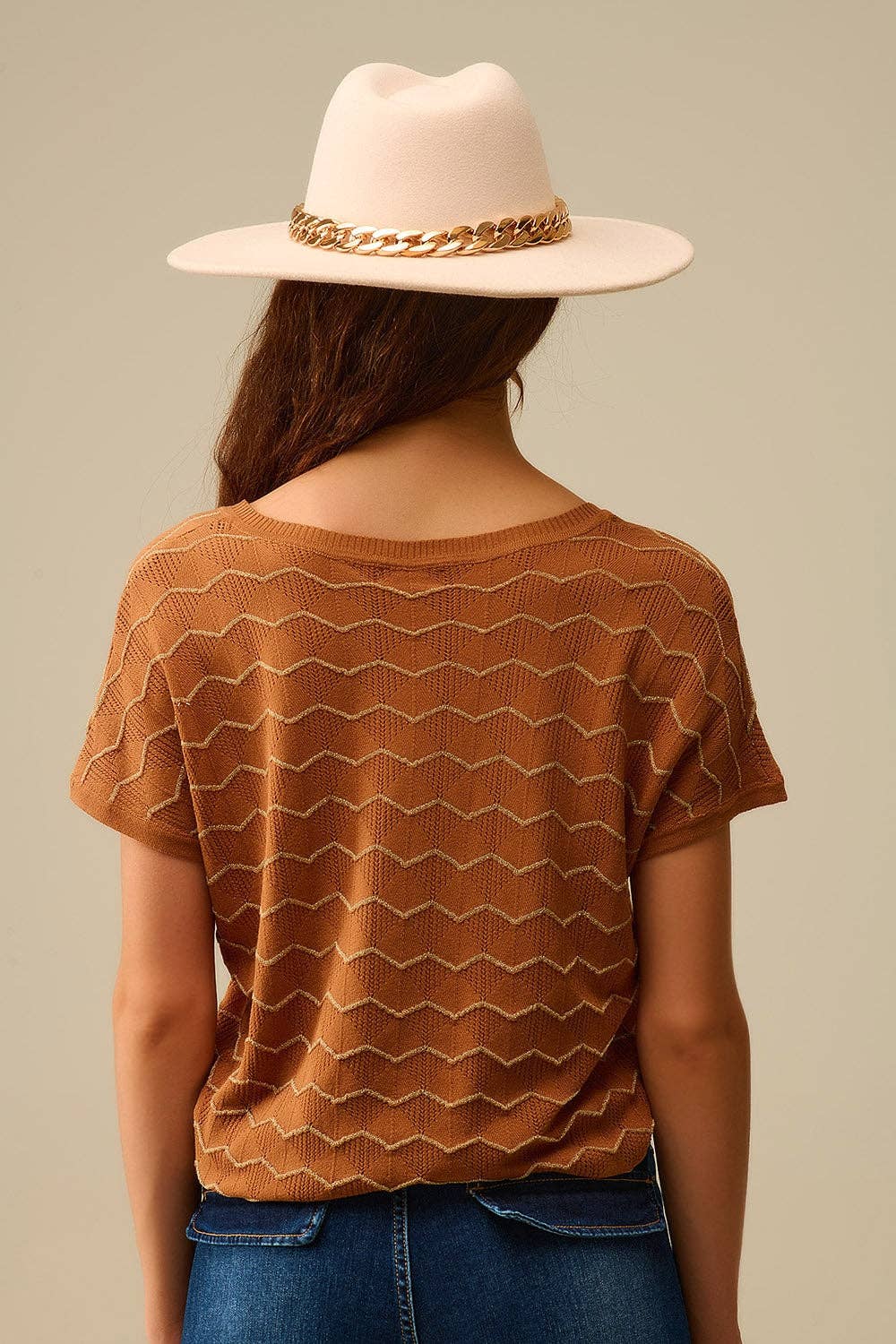 Q2 Zigzag V-Neck Knit sweater with dropped sleeves in Brown