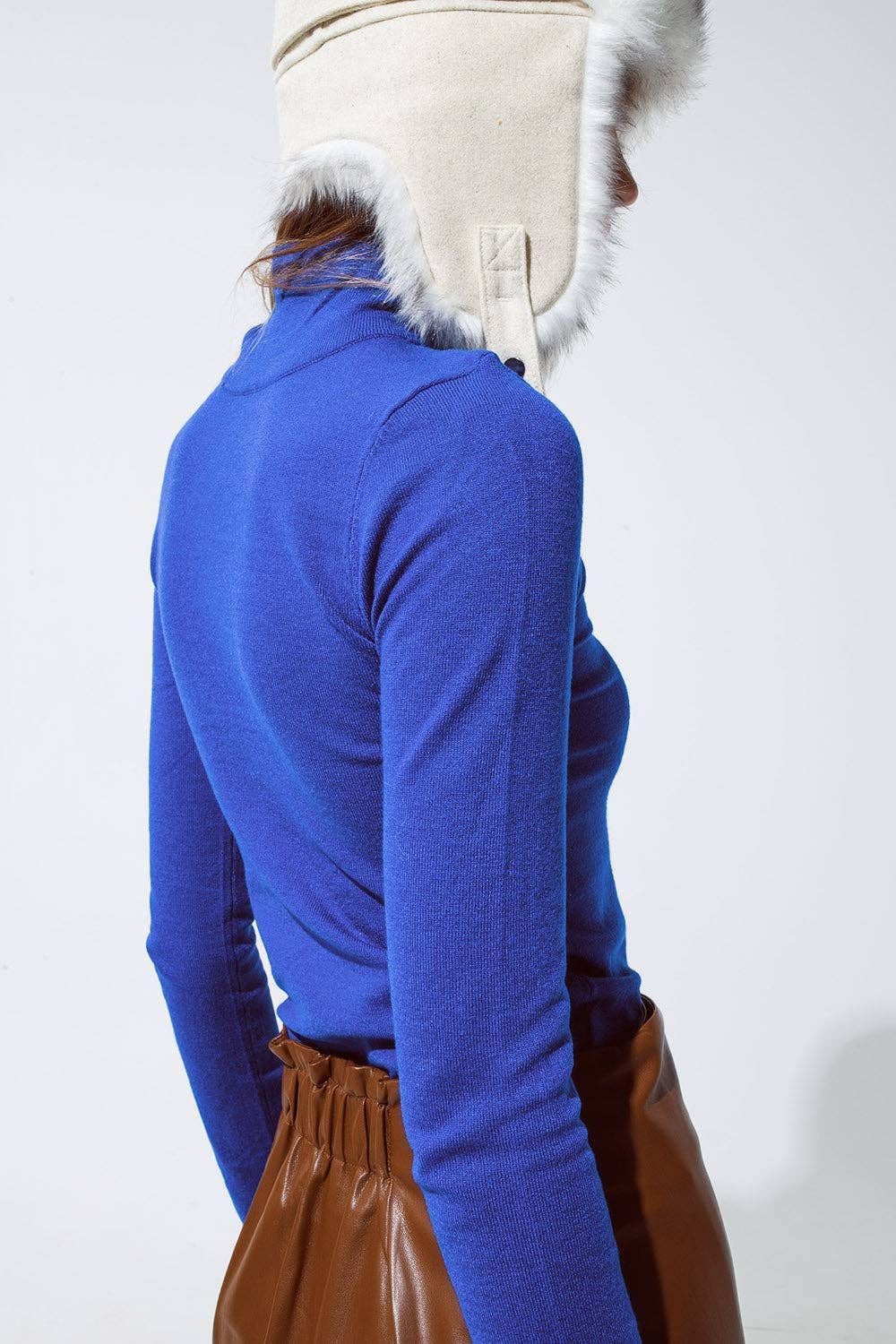 Q2 Basic blue fine knit bodycon sweater