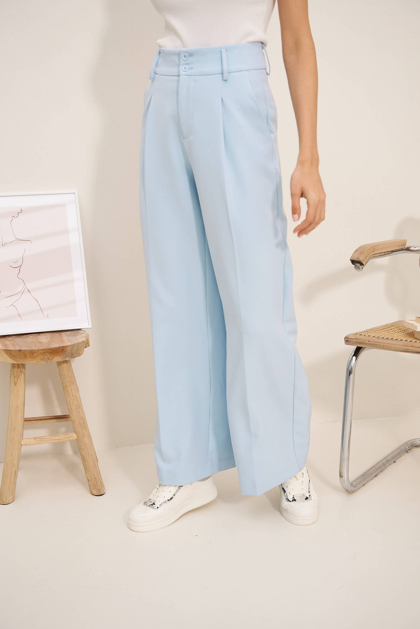 Attentif Wide-cut plain pants