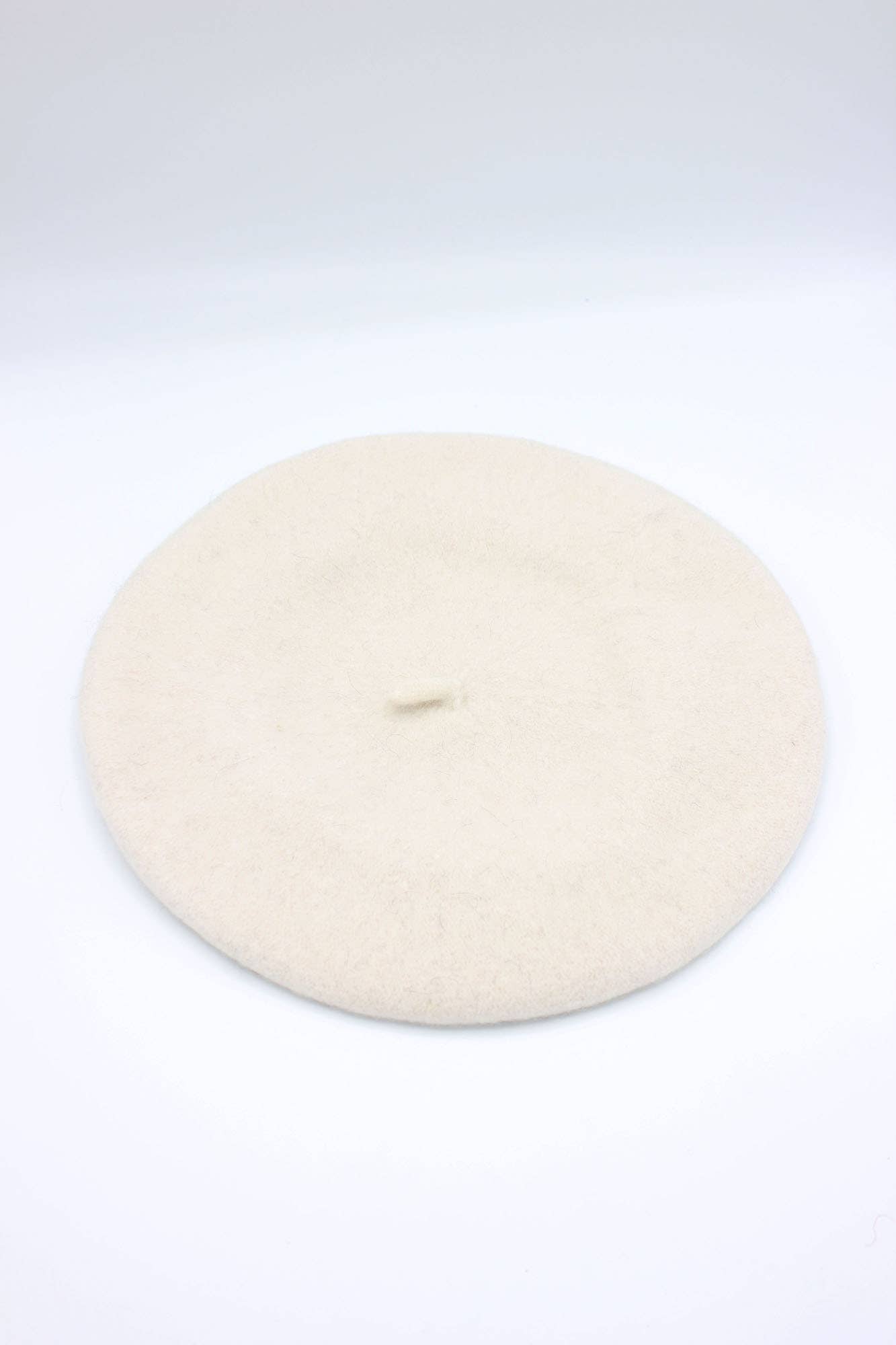 Classic beret in pure wool