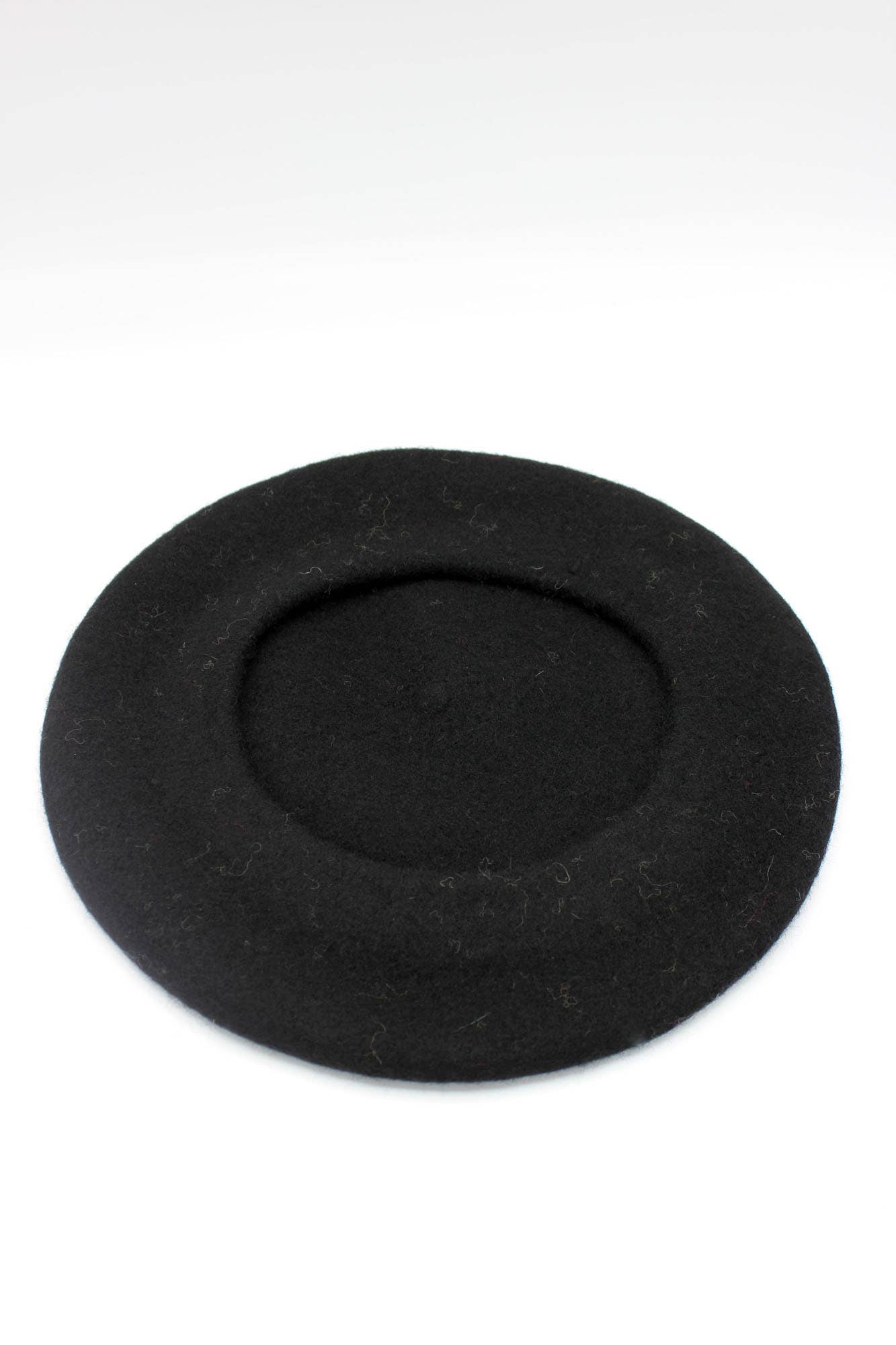 Classic beret in pure wool