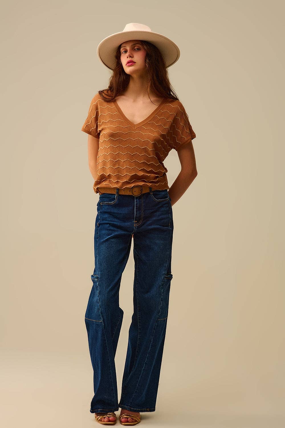 Q2 Zigzag V-Neck Knit sweater with dropped sleeves in Brown