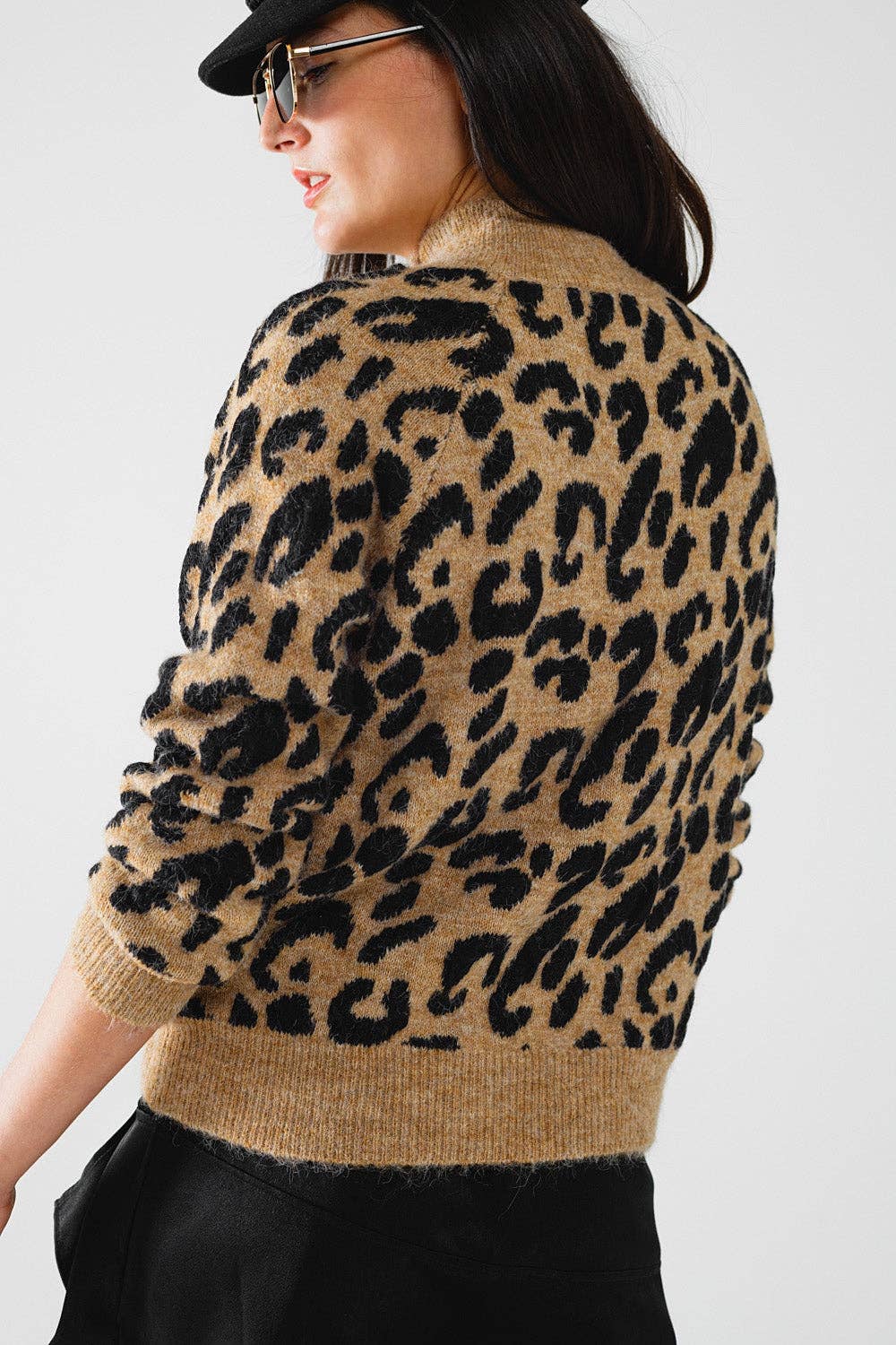 Q2 Leopard knit sweater with buttons on the side