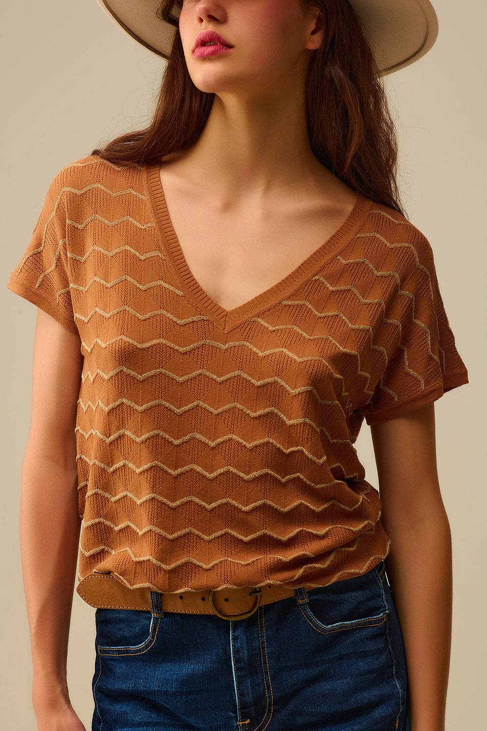 Q2 Zigzag V-Neck Knit sweater with dropped sleeves in Brown