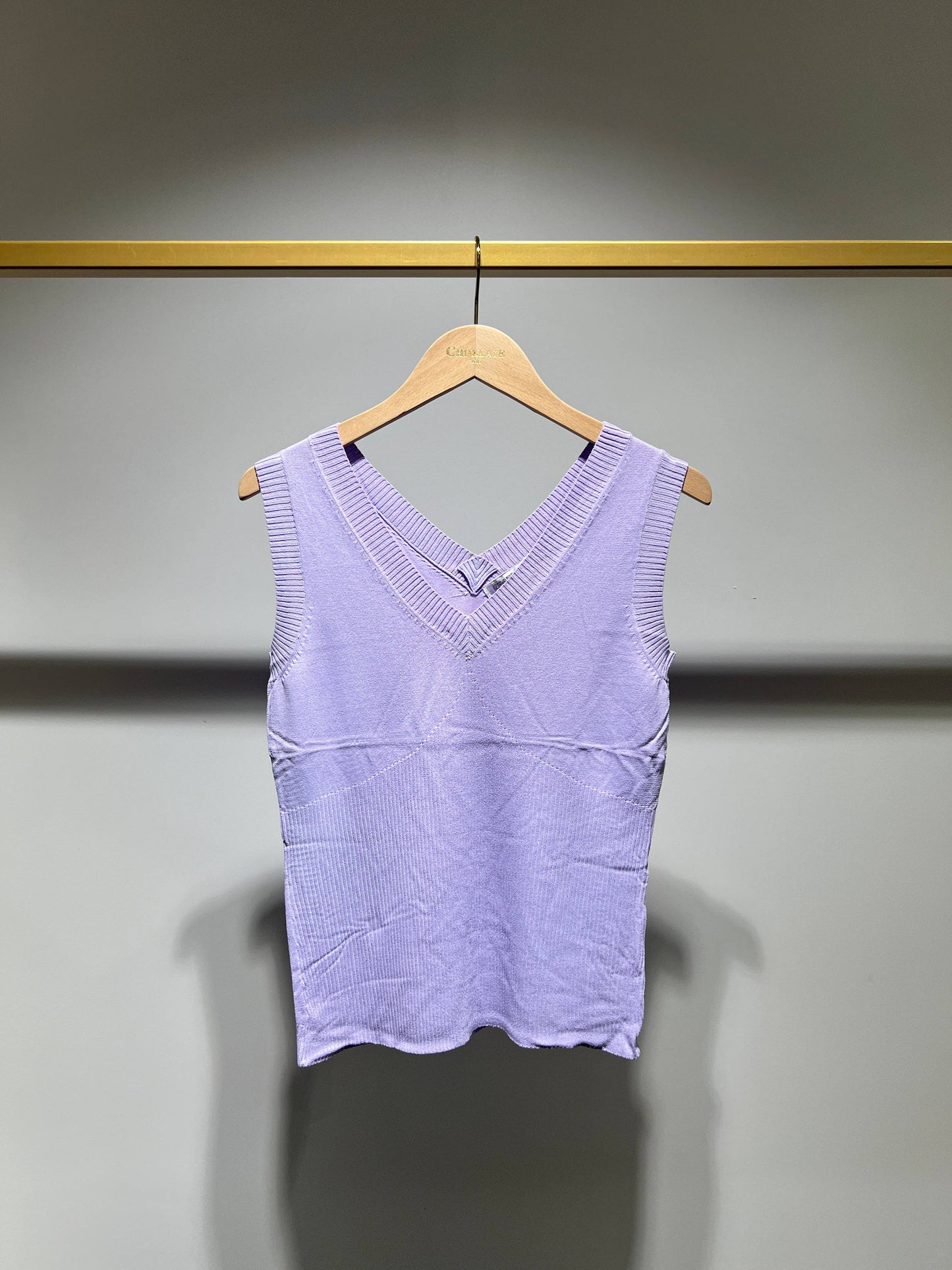 Choklate V-neck knit tank top -