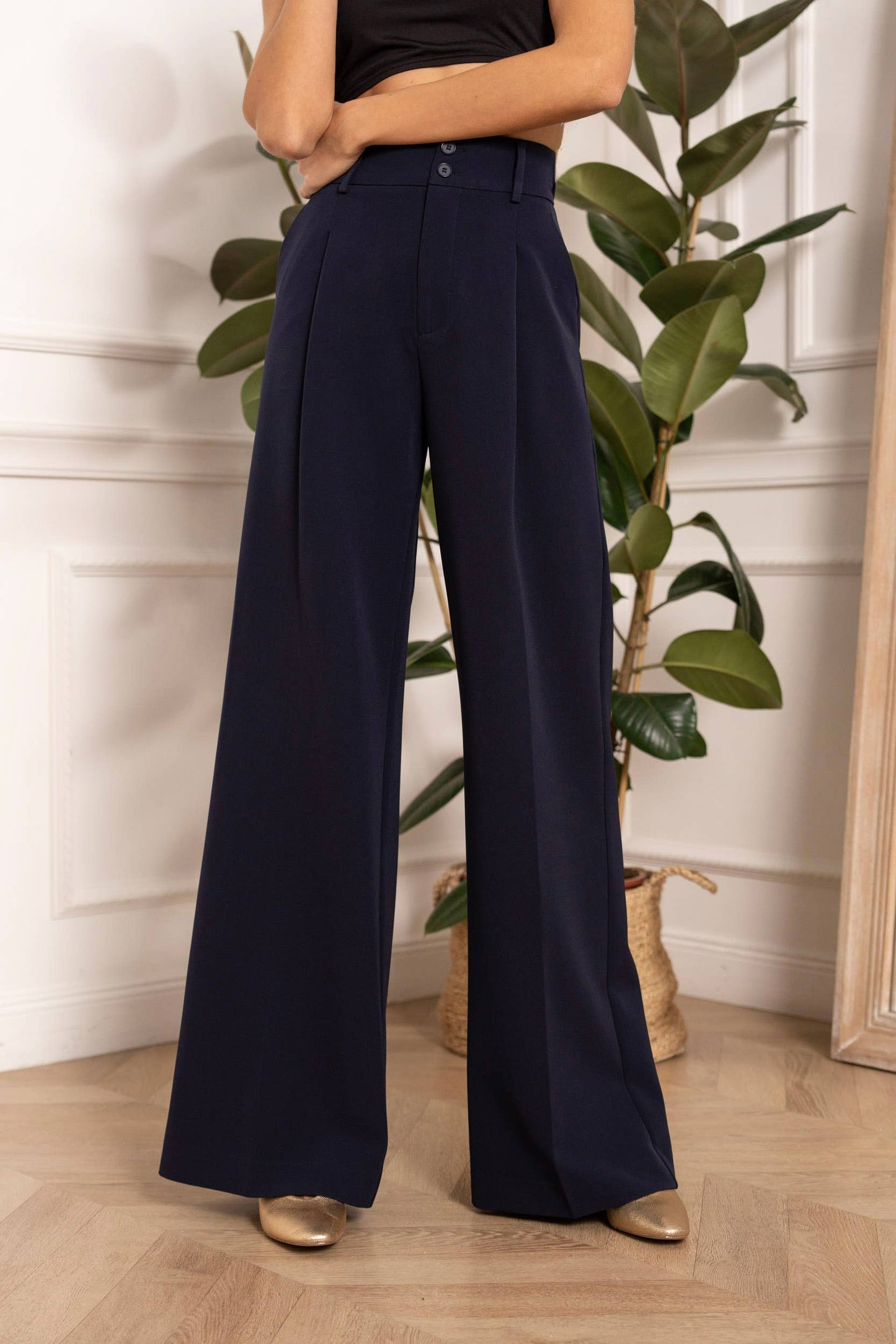 Attentif Wide-cut plain pants