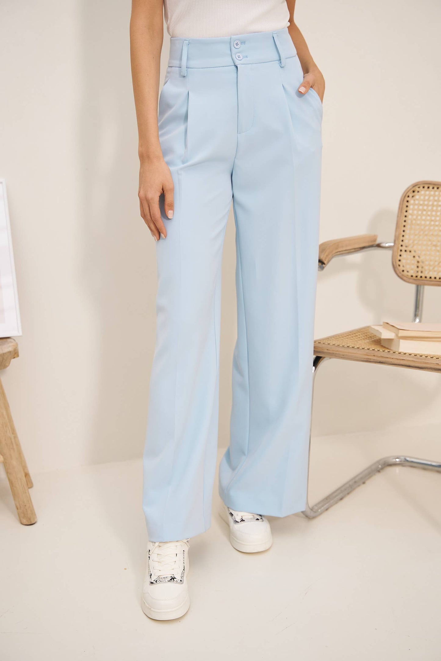 Attentif Wide-cut plain pants