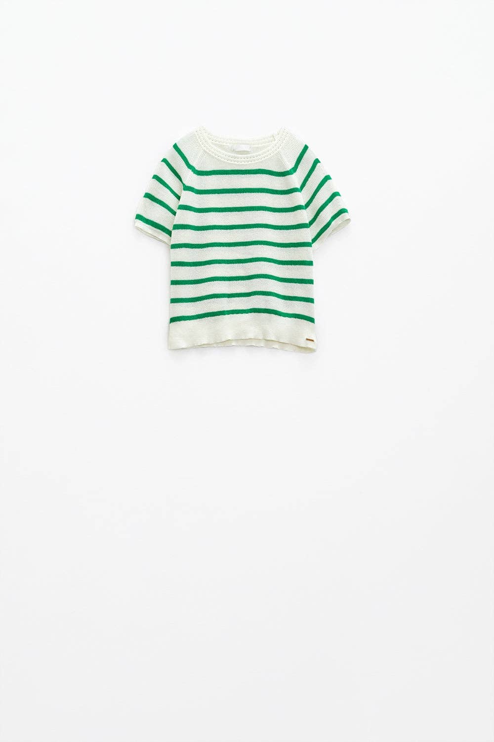 Q2 Short sleeves white knit sweater with green stripes