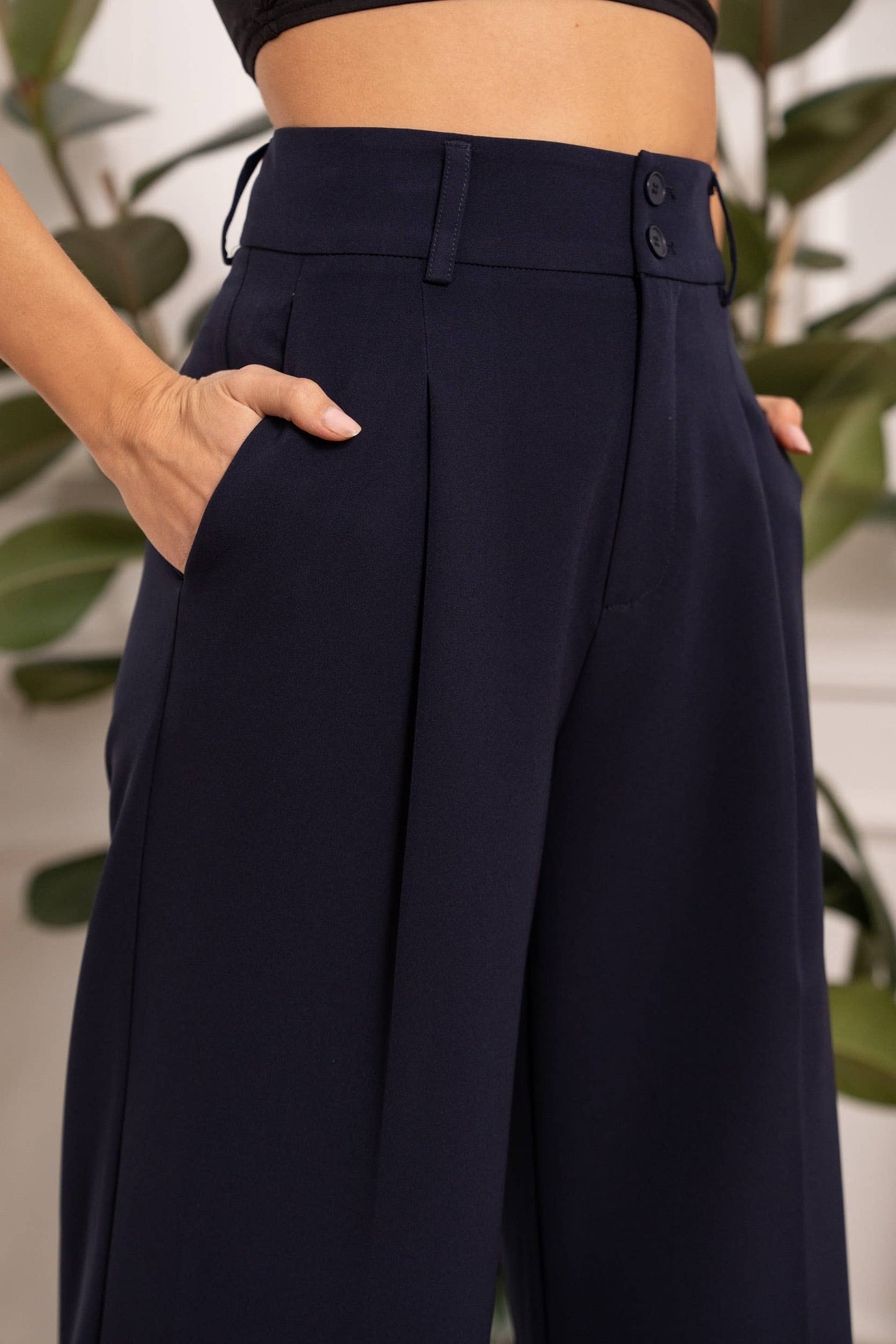 Attentif Wide-cut plain pants