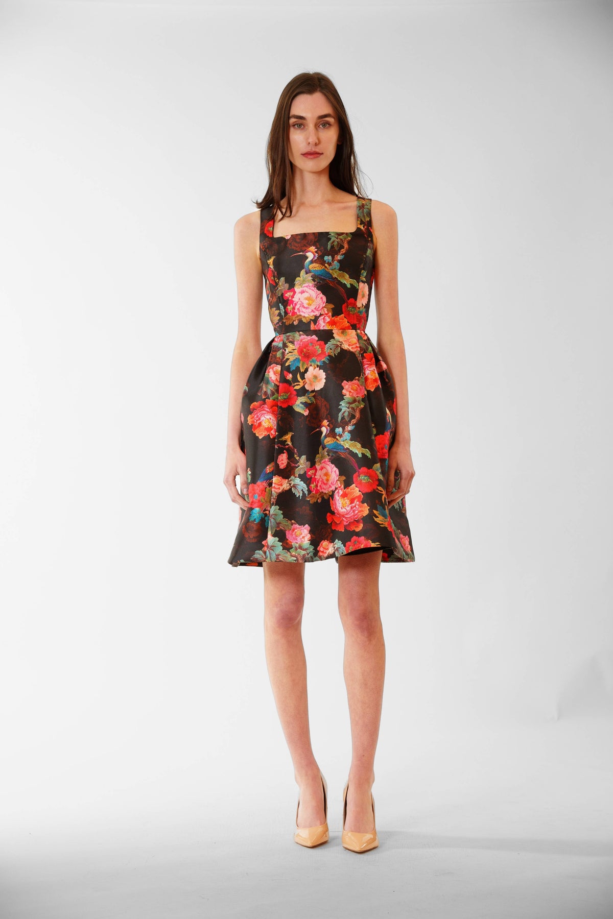 Julia Jordan SLVLESS GOWN W SCOOP-NECKLINE