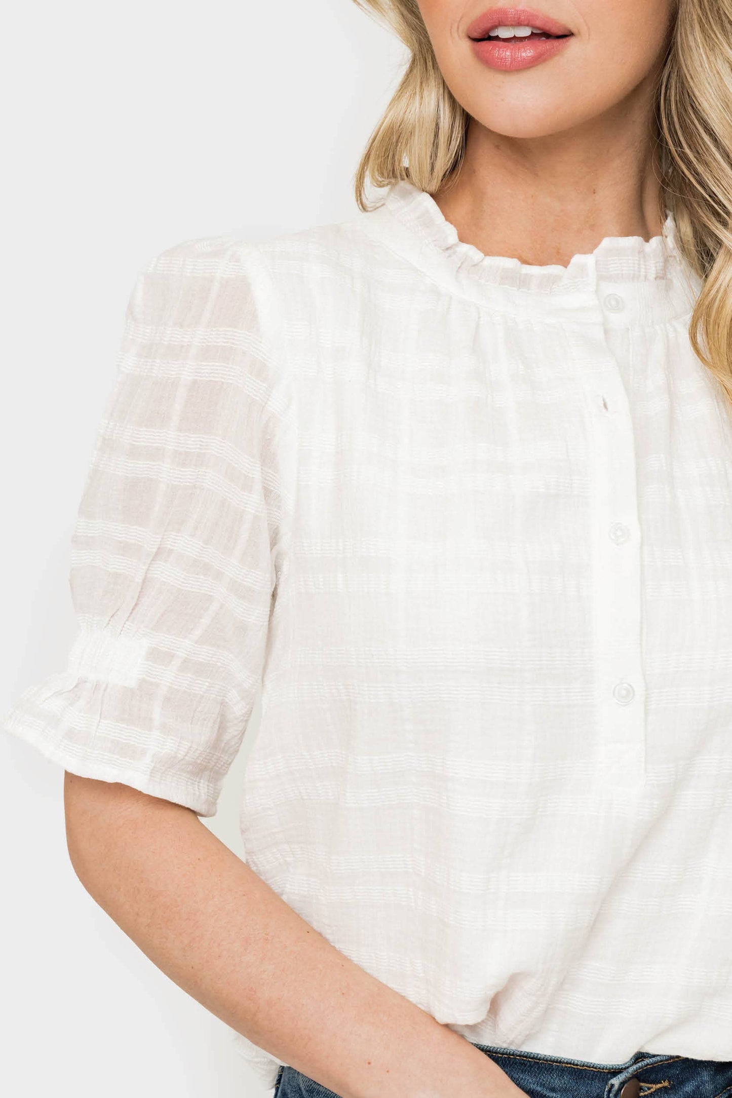 Frilly Henley Puff Sleeve Blouse