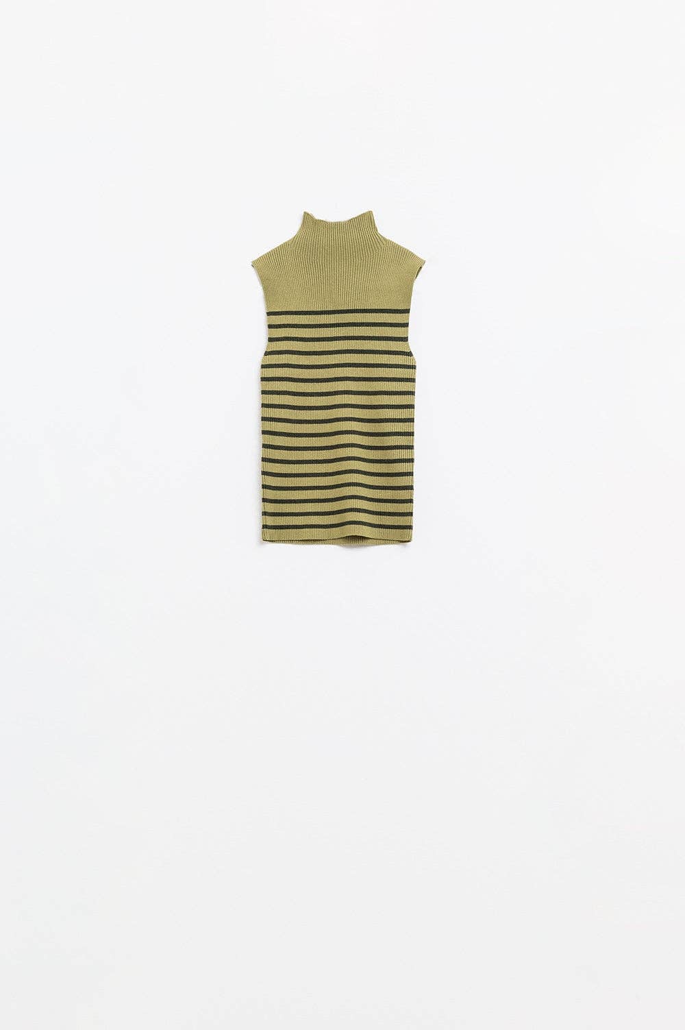 Q2 Striped Turtle sweater In Olive Green