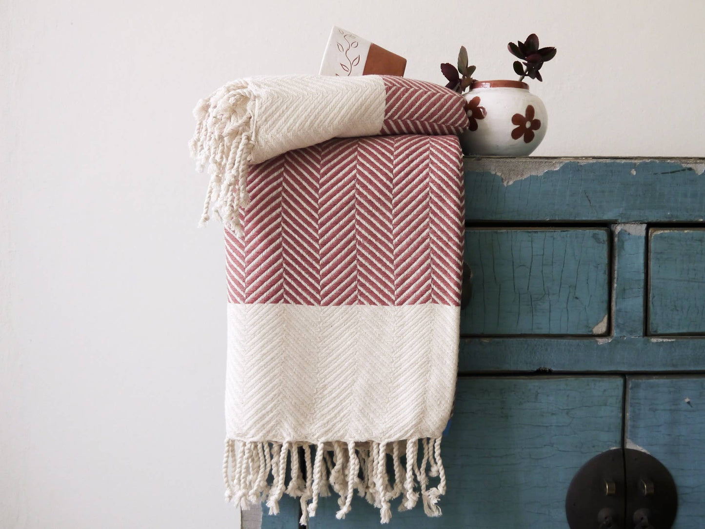 Chevron pattern natural cotton throw blanket- Old Rose