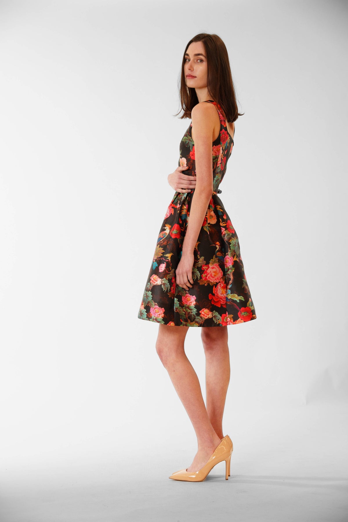 Julia Jordan SLVLESS GOWN W SCOOP-NECKLINE