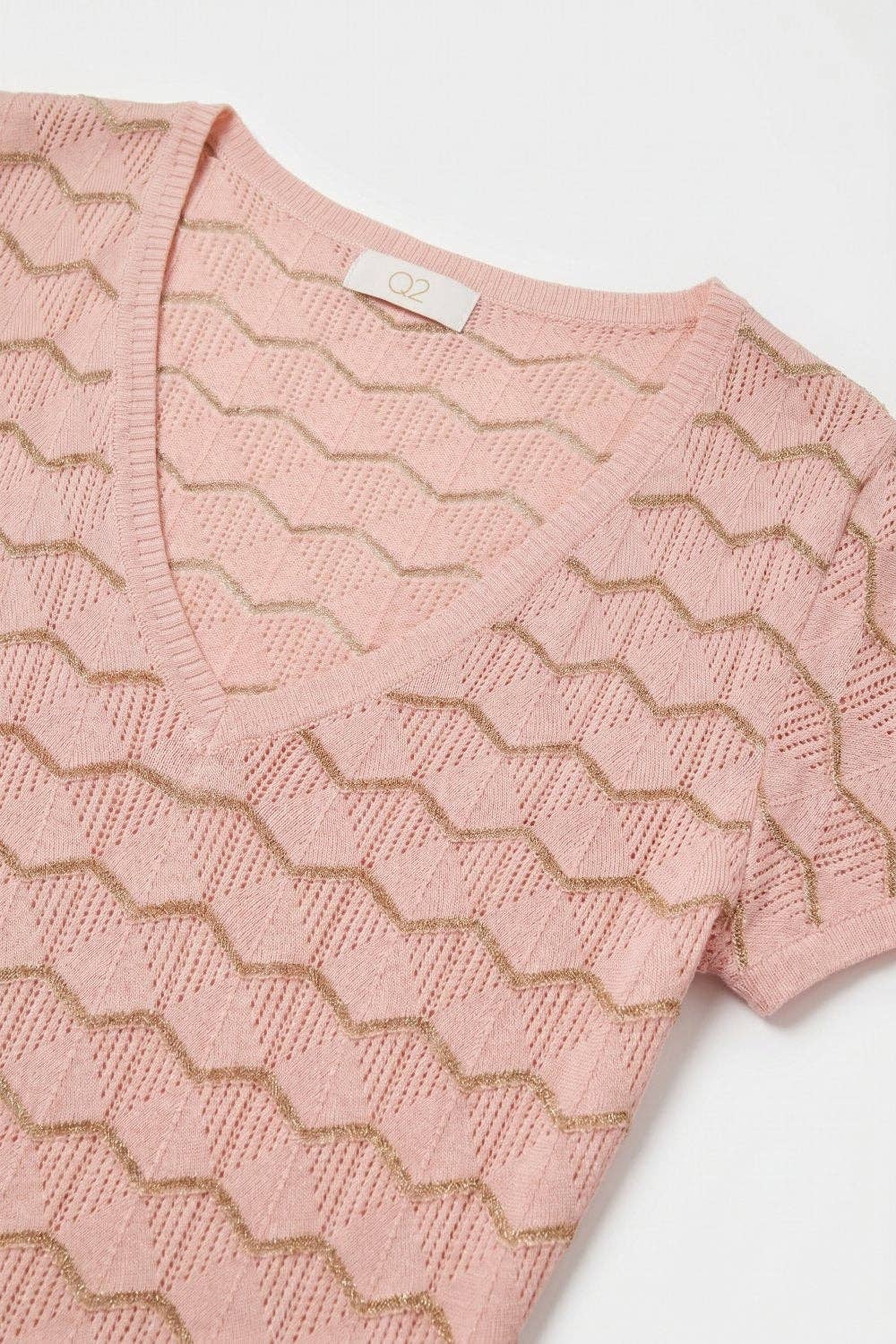 Q2 Light Pink Chevron Fine Knit V-Neck Short Sleeve Top