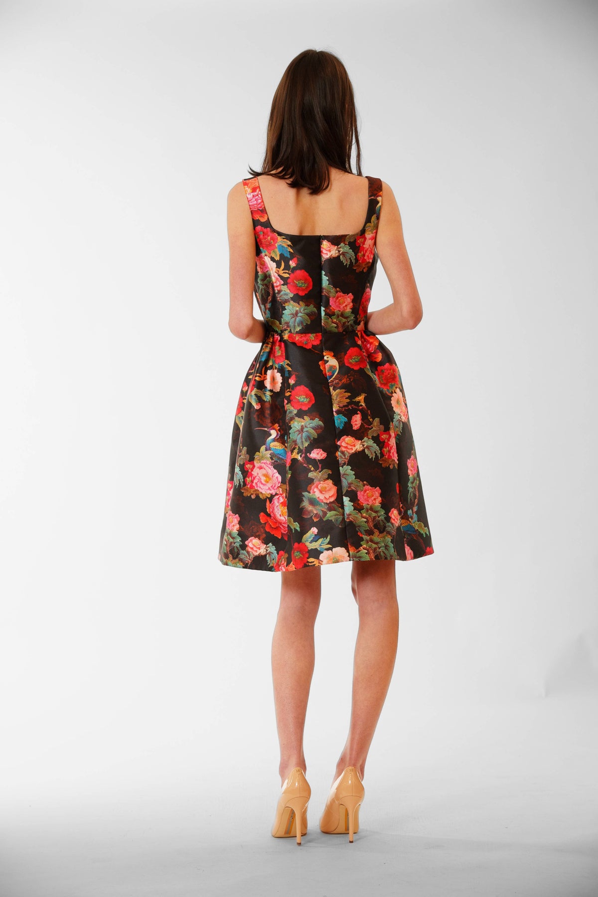 Julia Jordan SLVLESS GOWN W SCOOP-NECKLINE