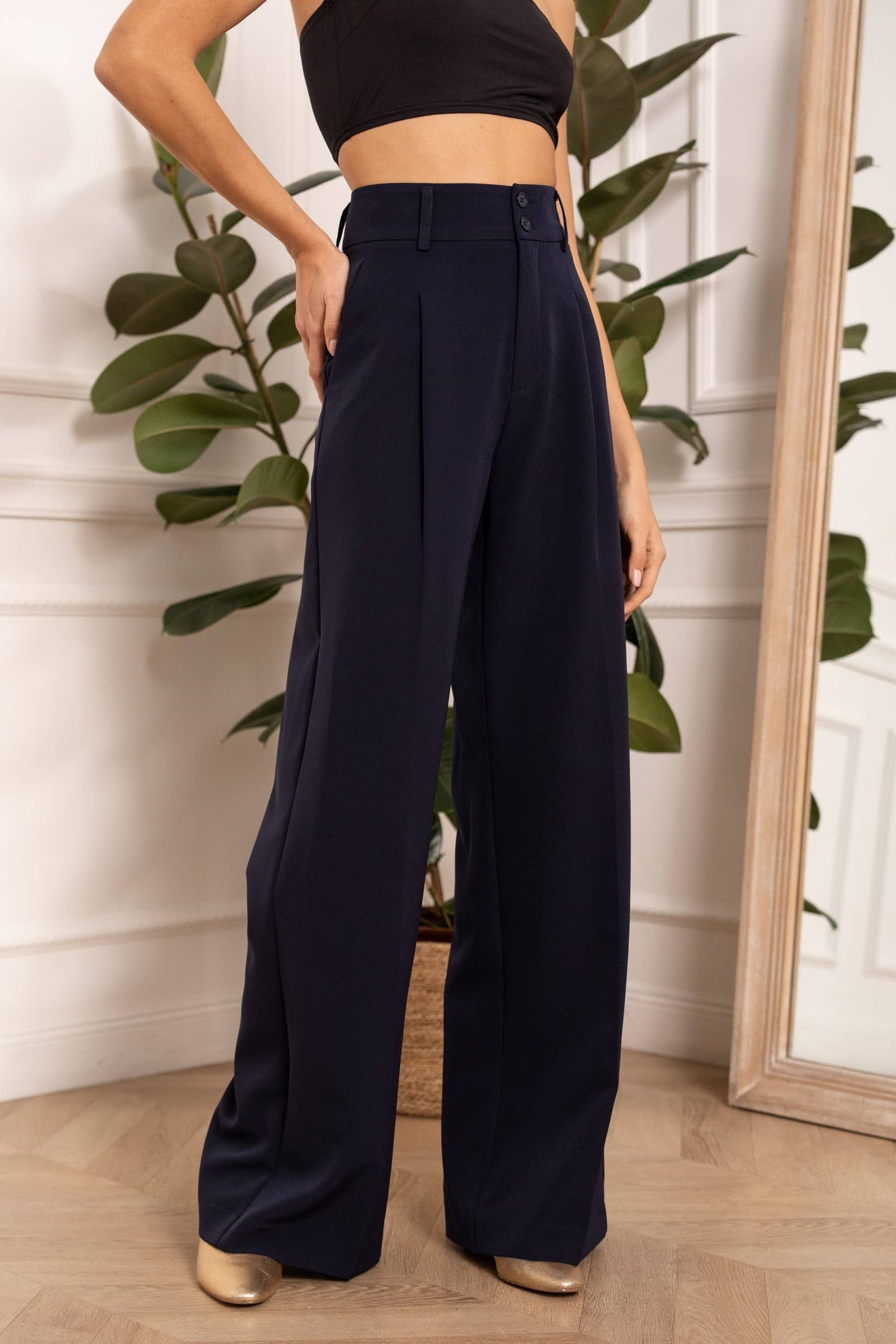 Attentif Wide-cut plain pants