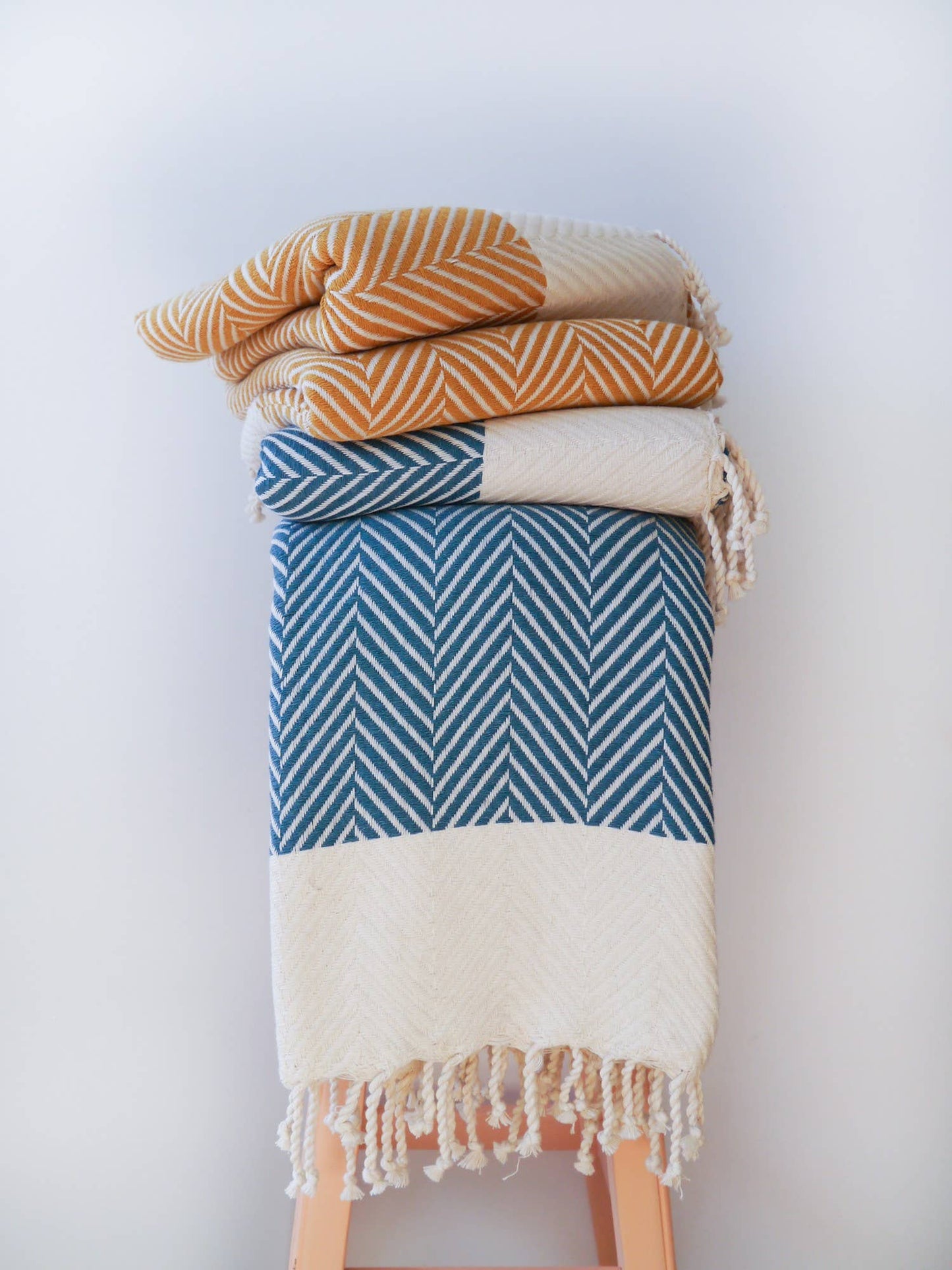 Chevron pattern natural cotton throw blanket- Quetzal Blue