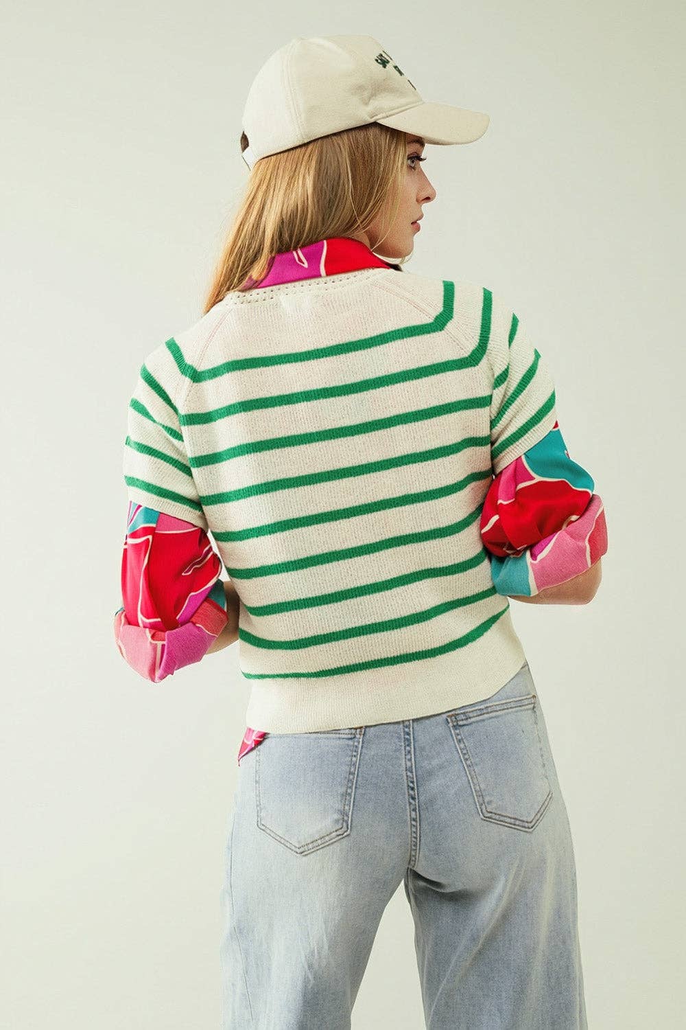 Q2 Short sleeves white knit sweater with green stripes