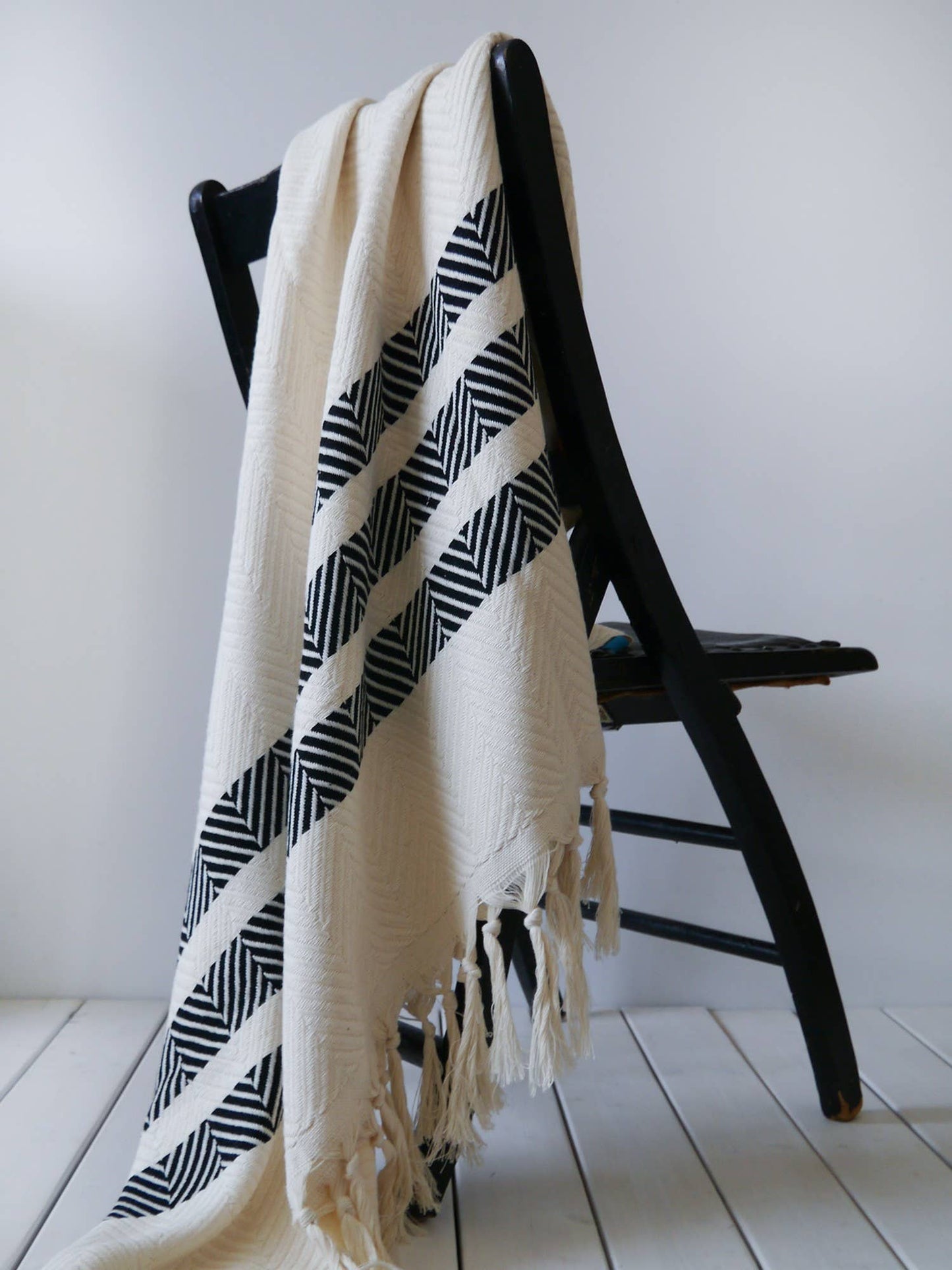 Chevron pattern natural cotton throw blanket - Black Striped