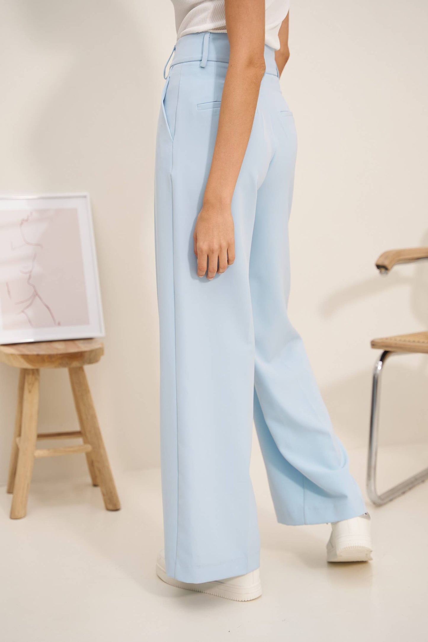 Attentif Wide-cut plain pants